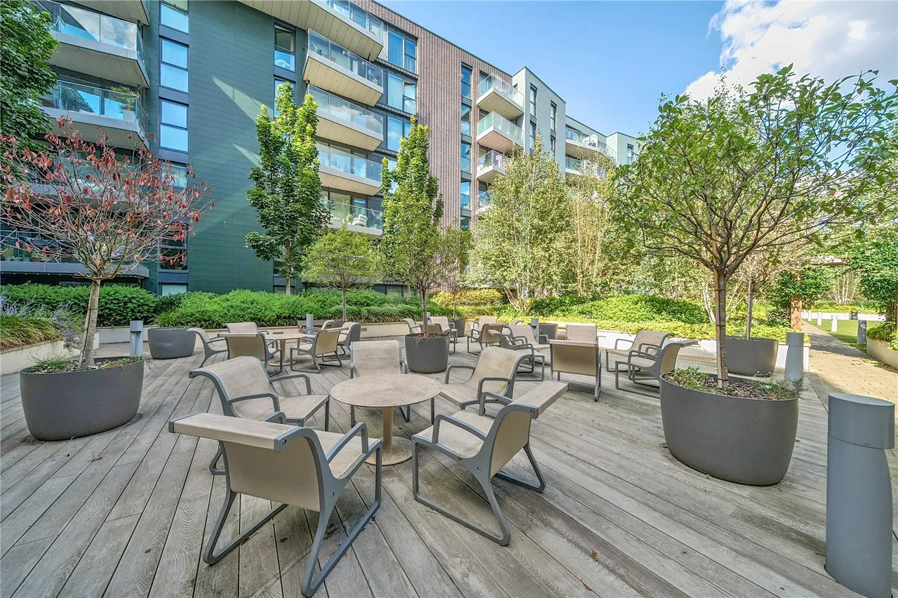 Hawthorne Crescent, SE10, photo 18