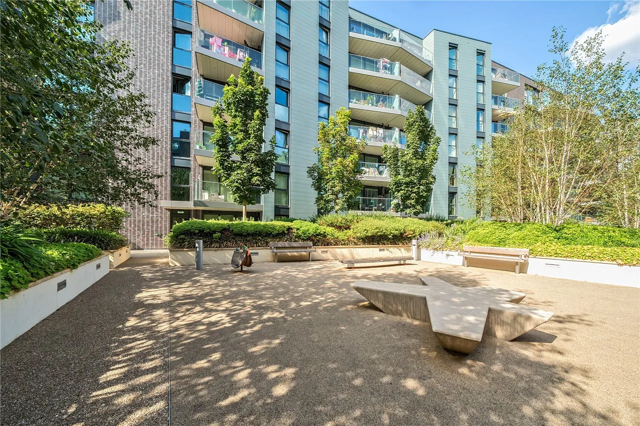 Hawthorne Crescent, SE10, photo 17