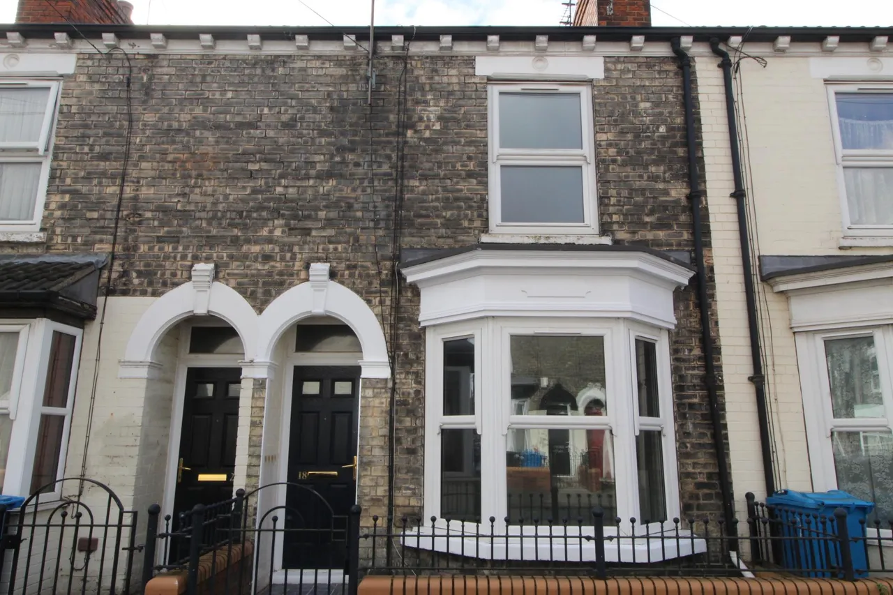 2 bed house to rent, White Street, Hull, HU3