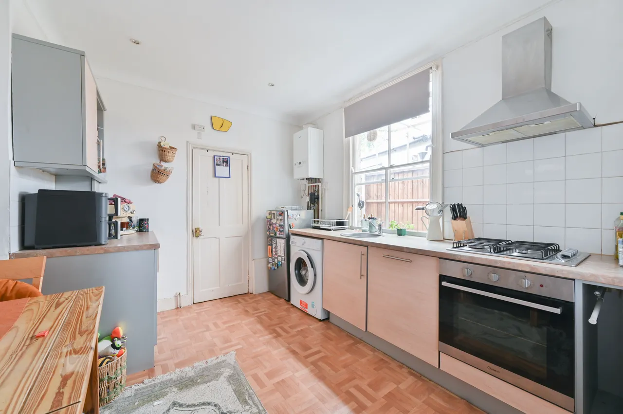47 Khartoum Road, London, photo 5
