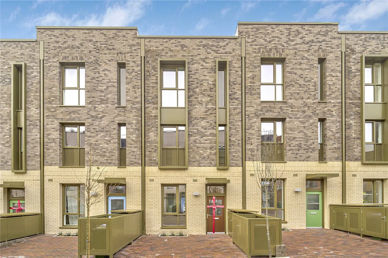 3 bed house for sale — Baldwin Lane, London, SE3 9AY