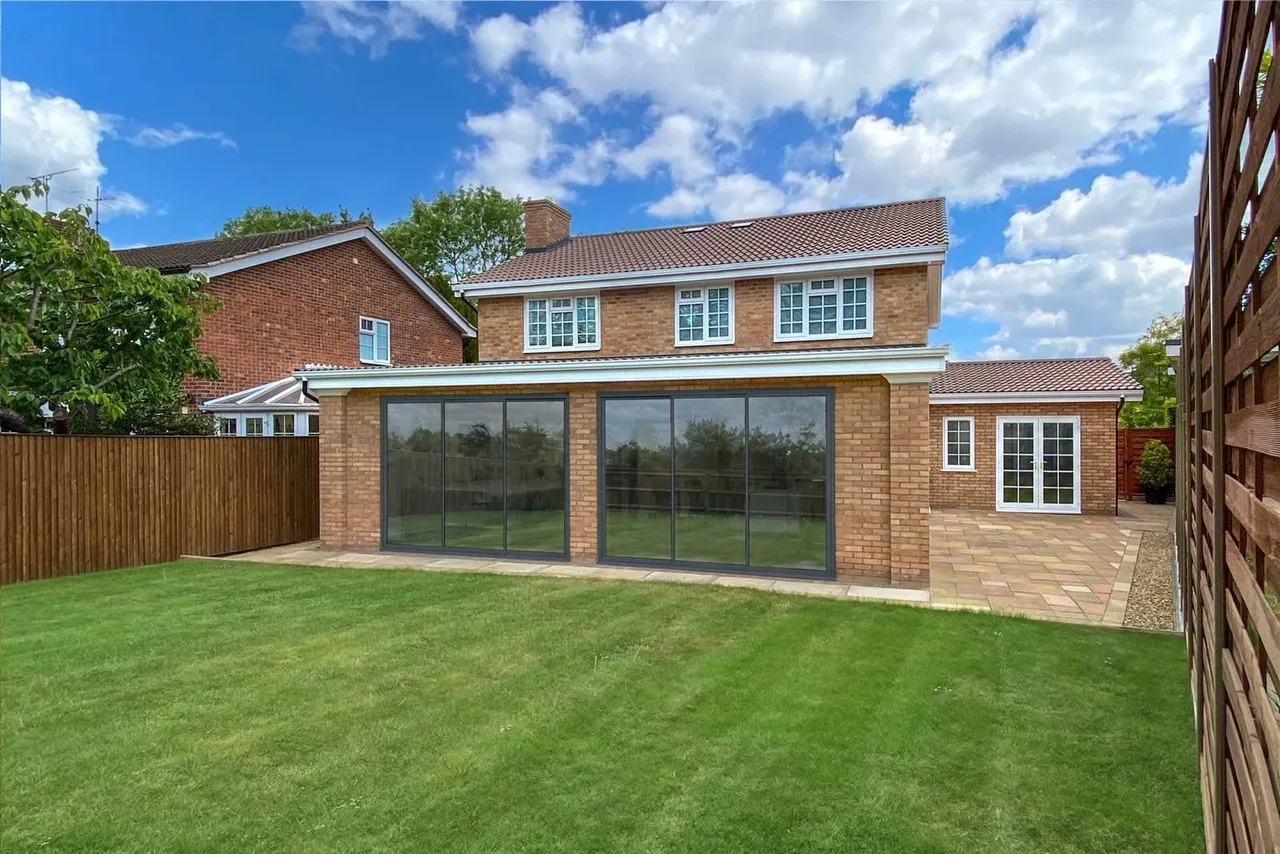 Derwent Close, Claygate, Esher, Surrey, KT10 0RF, photo 2