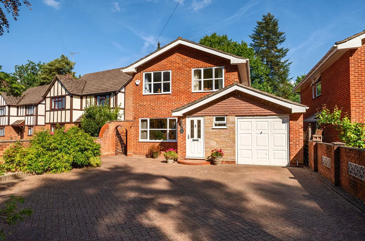 4 bed house for sale — Velmead Road, Fleet, Hampshire, GU52 7LZ