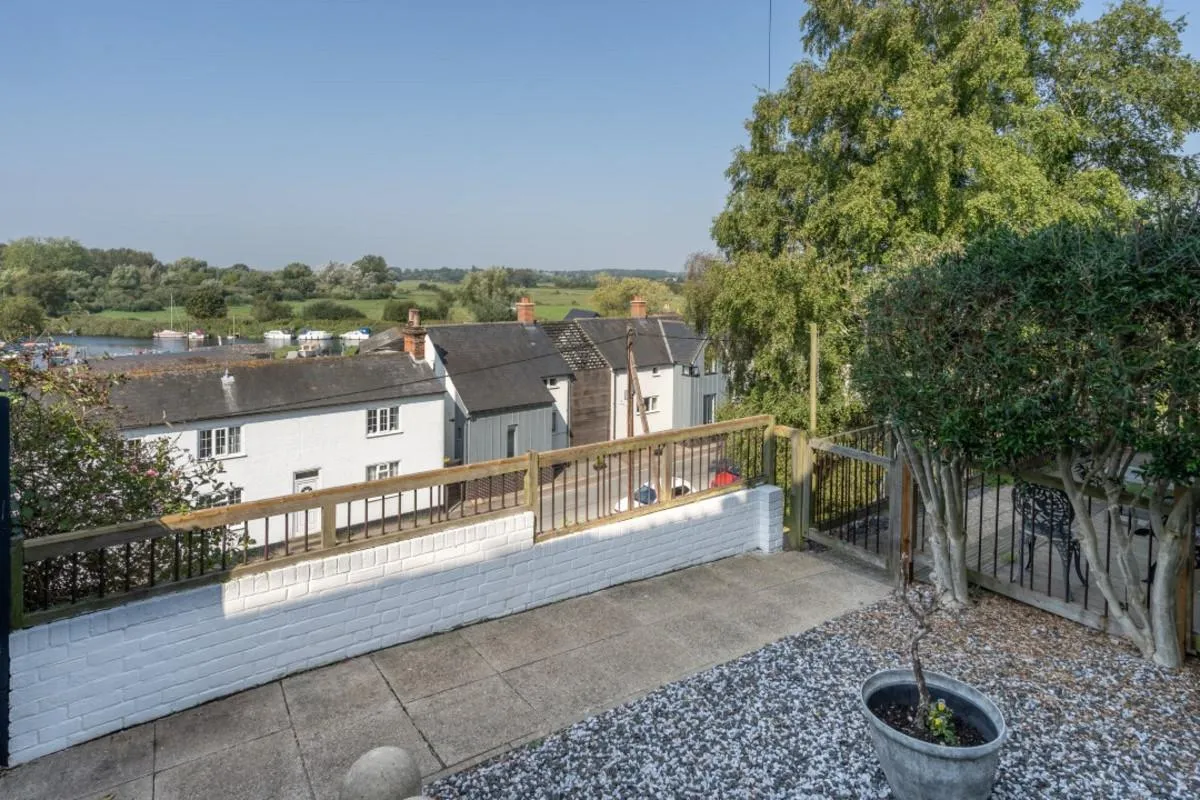 Cliff Cottages, Beccles, photo 24