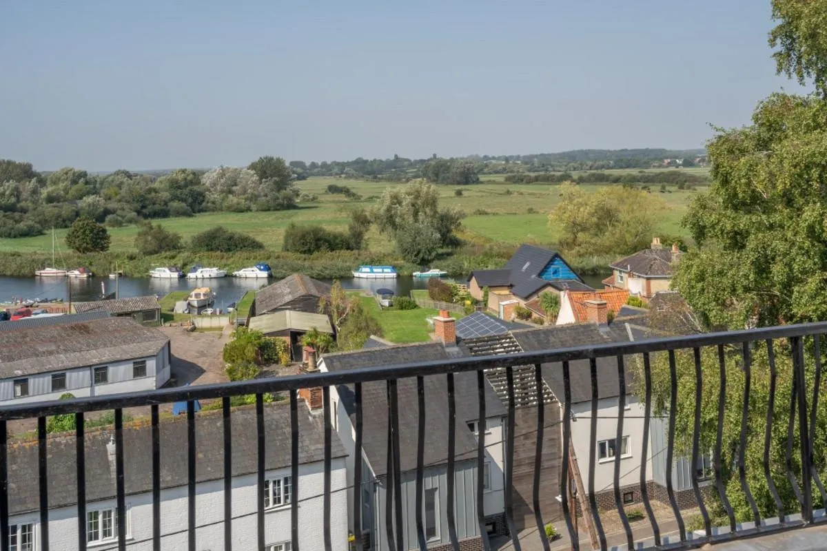 Cliff Cottages, Beccles, photo 23