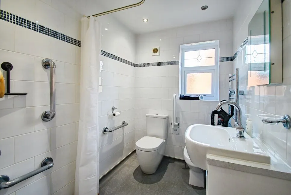 Cornwall Drive, Bury, BL9, photo 19