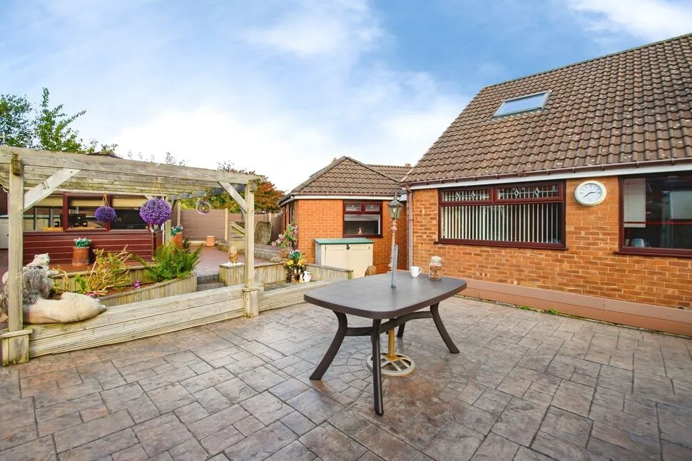 Cornwall Drive, Bury, BL9, photo 21
