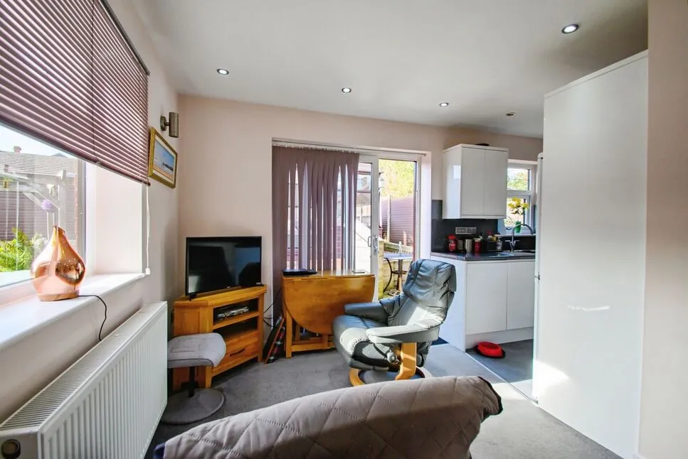 Cornwall Drive, Bury, BL9, photo 14
