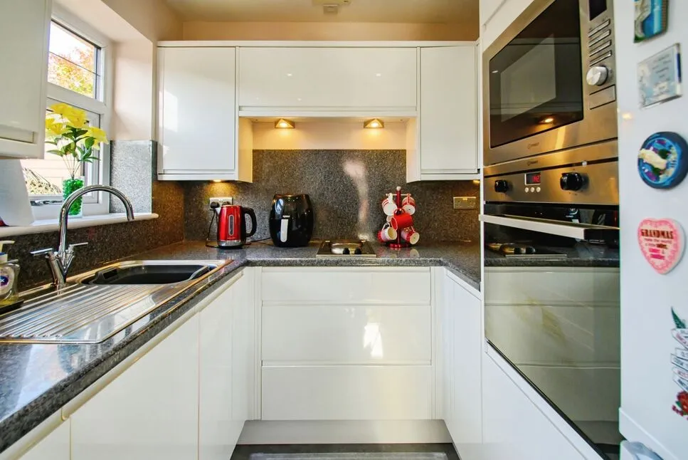 Cornwall Drive, Bury, BL9, photo 16