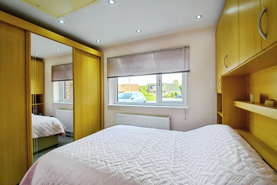 Cornwall Drive, Bury, BL9, photo 18