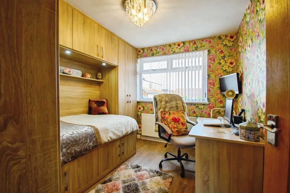 Cornwall Drive, Bury, BL9, photo 8
