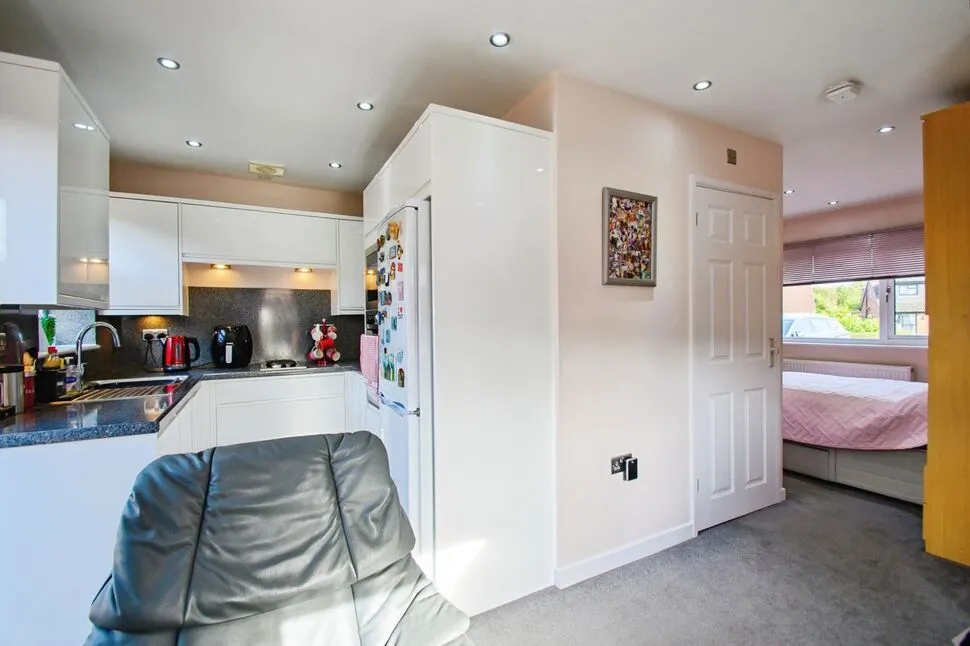 Cornwall Drive, Bury, BL9, photo 15