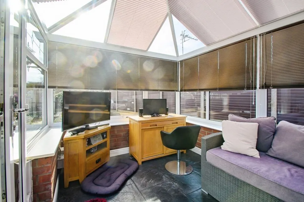 Cornwall Drive, Bury, BL9, photo 13
