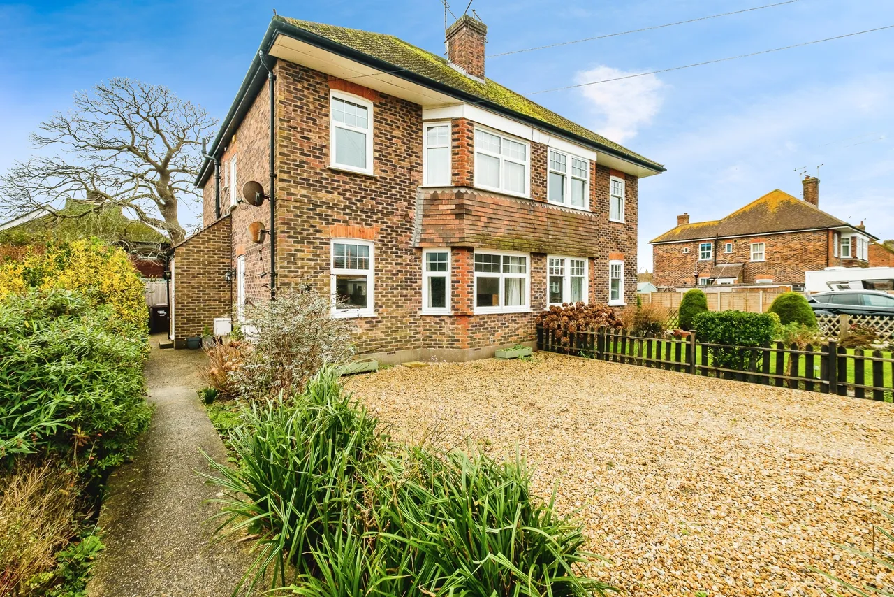 2 bed flat for sale, The Grangeway, Rustington, BN16