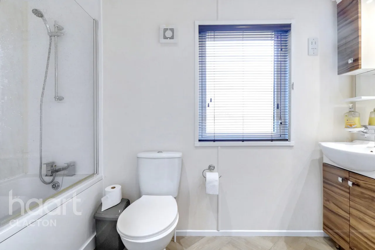 Clacton Road, Clacton-On-Sea, CO16, photo 11