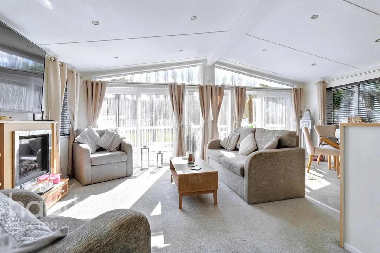 Clacton Road, Clacton-On-Sea, CO16, photo 6