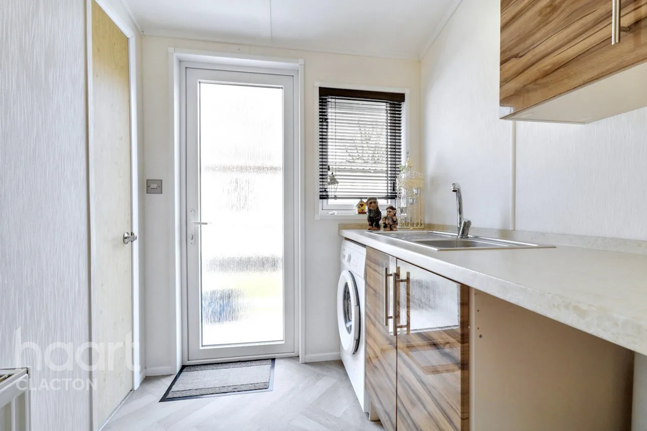 Clacton Road, Clacton-On-Sea, CO16, photo 7