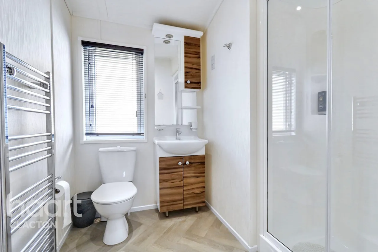 Clacton Road, Clacton-On-Sea, CO16, photo 12