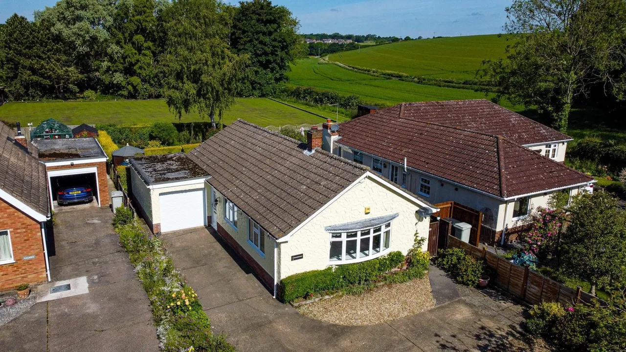 2 bed house for sale, Grimsby Road, Binbrook, LN8