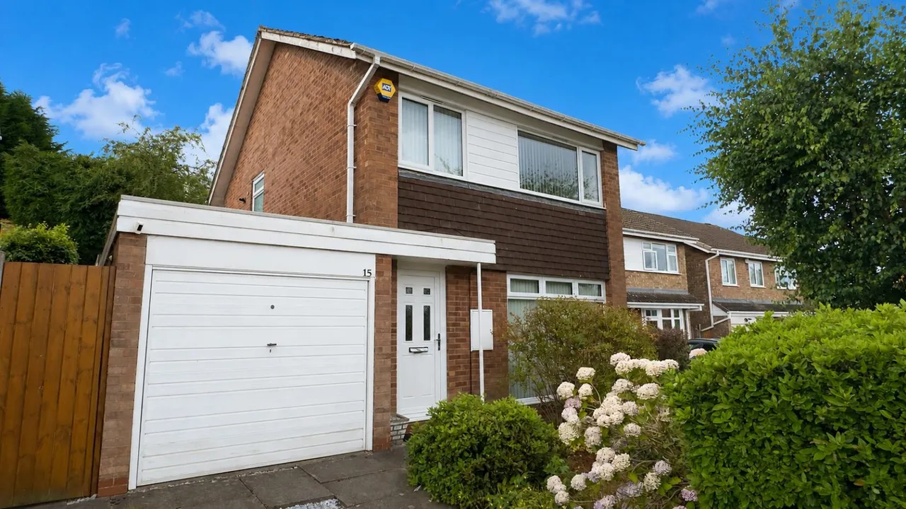 3 bed property for sale — Quantock Close, Halesowen