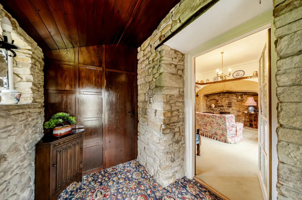 Brook View, Carleton, BD23, photo 10