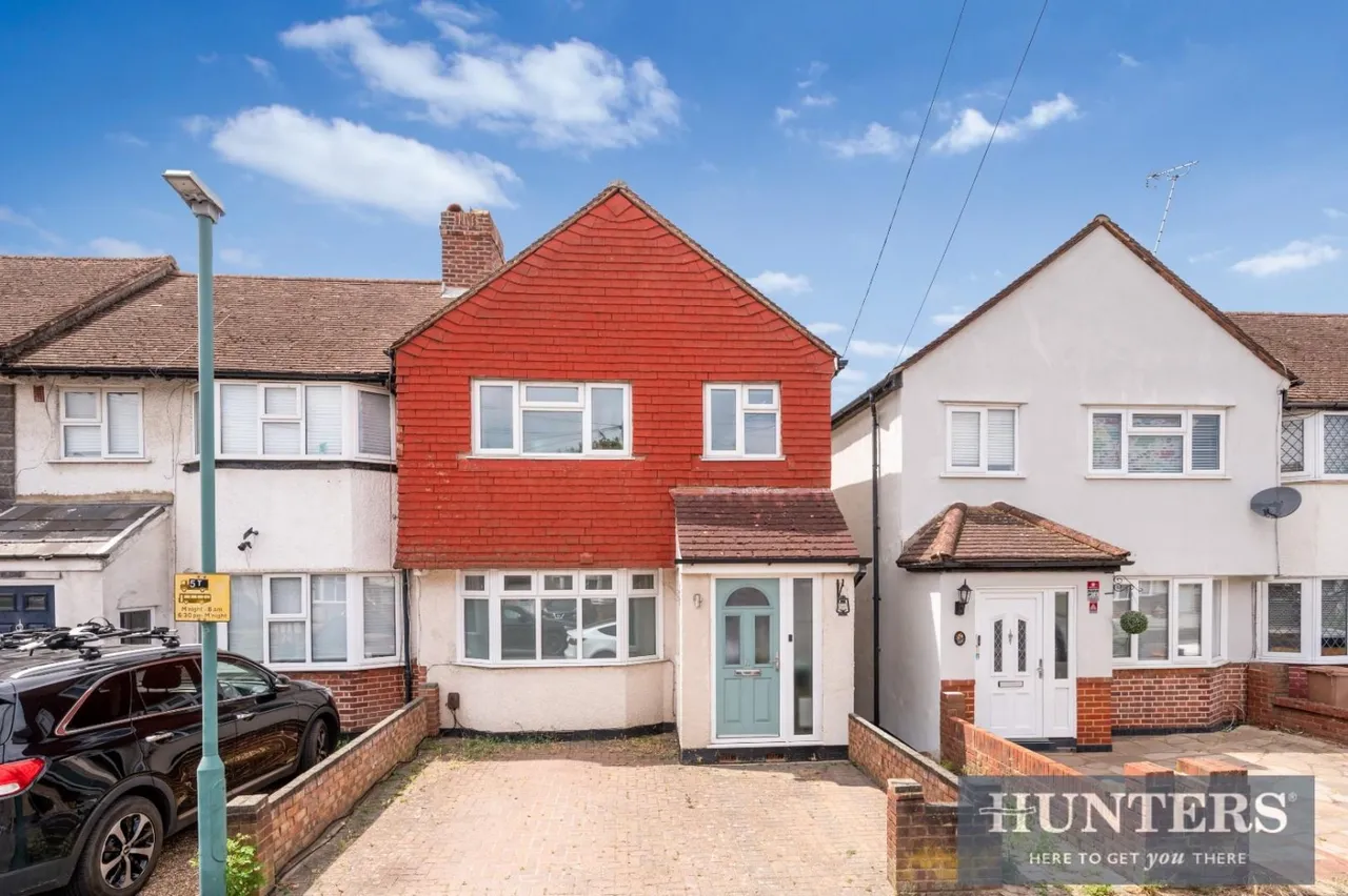 3 bed house for sale — Buckland Way, Worcester Park