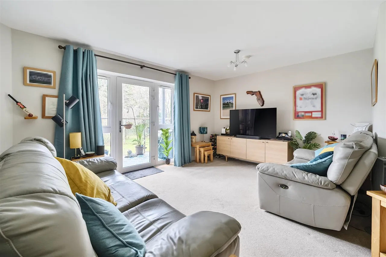Hamilton Road, Sarisbury Green, photo 2