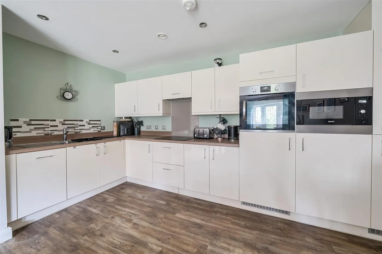 Hamilton Road, Sarisbury Green, photo 4