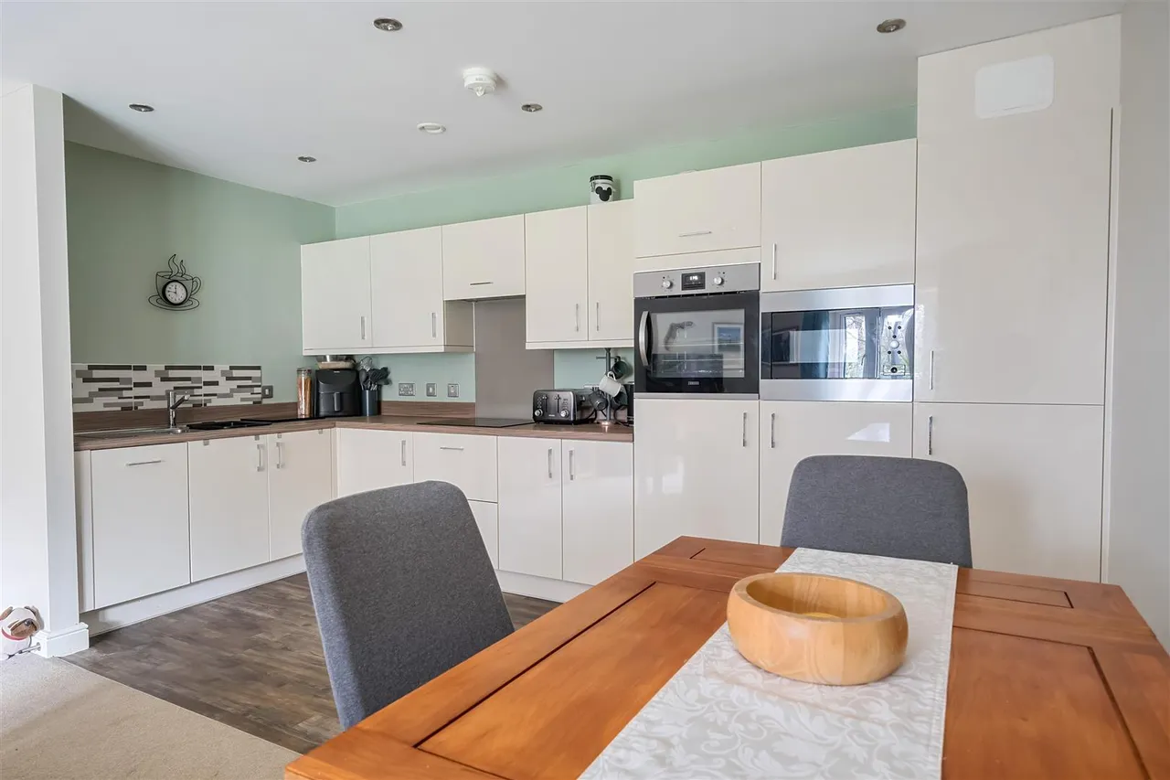 Hamilton Road, Sarisbury Green, photo 5