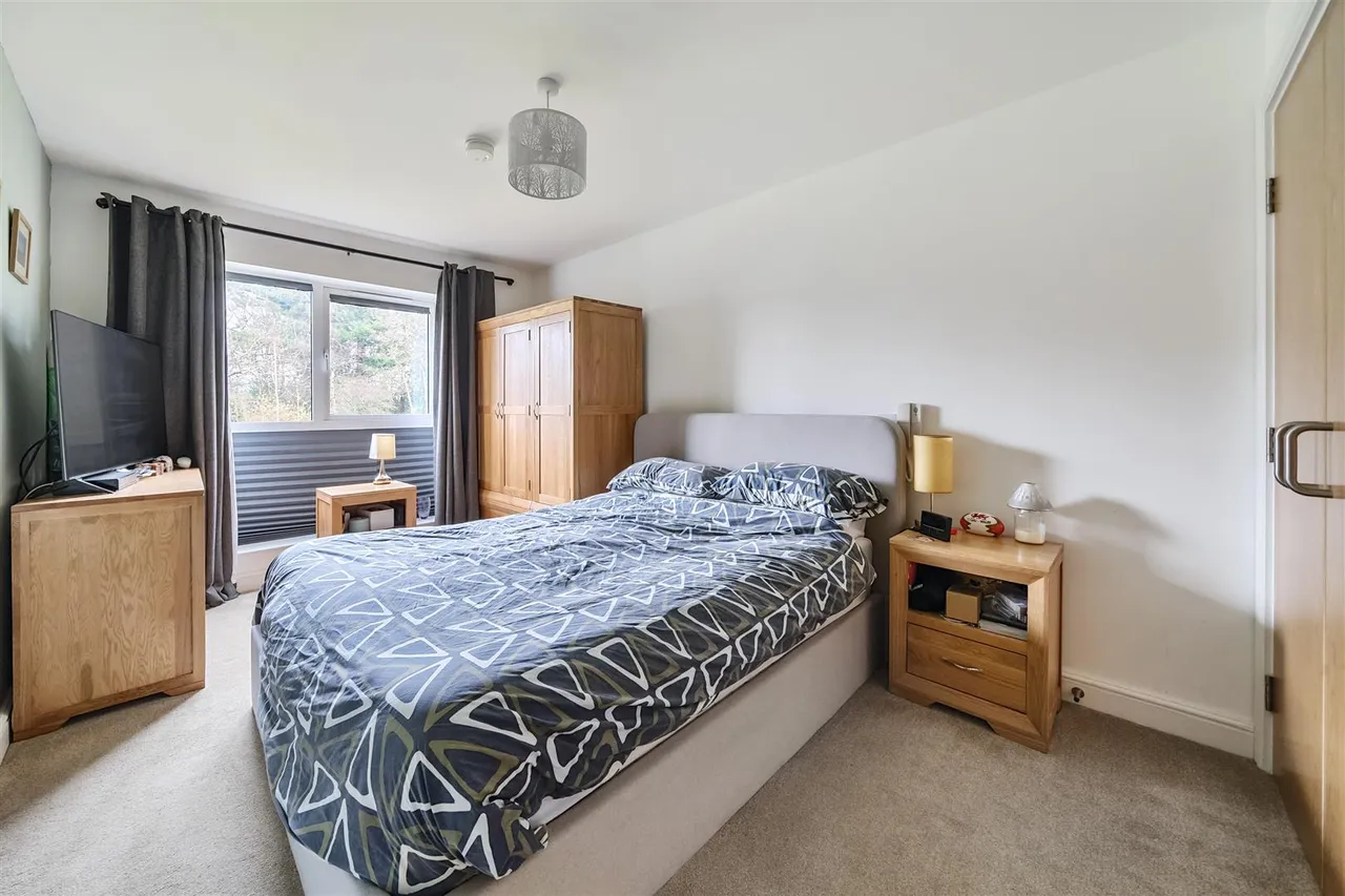 Hamilton Road, Sarisbury Green, photo 8