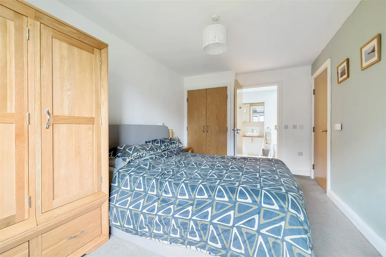 Hamilton Road, Sarisbury Green, photo 9