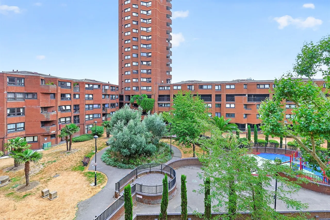 1 bed flat for sale — Upper Berenger Walk, London