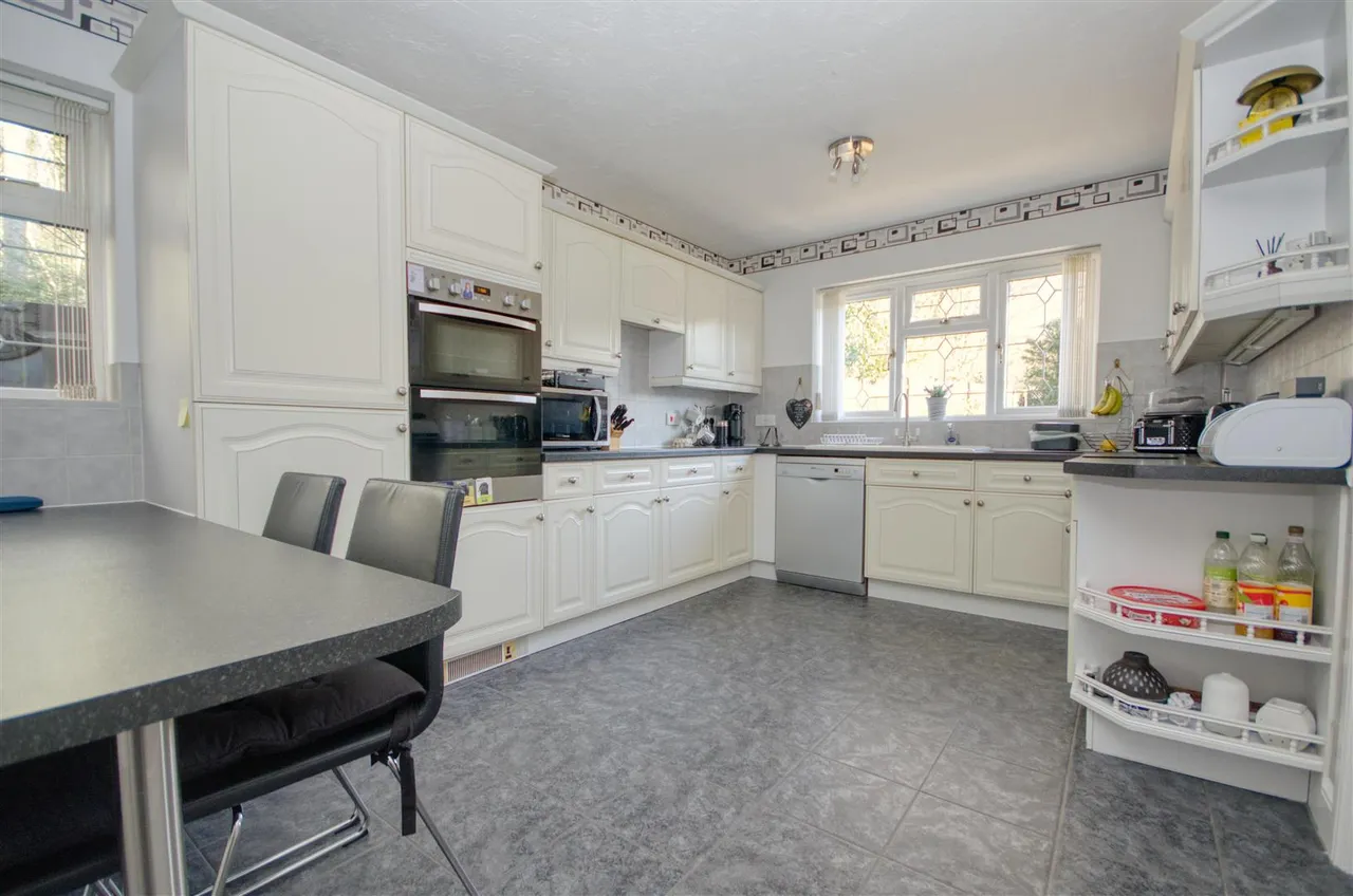 Holly Gardens, West End, Southampton, SO30 3RW, photo 5