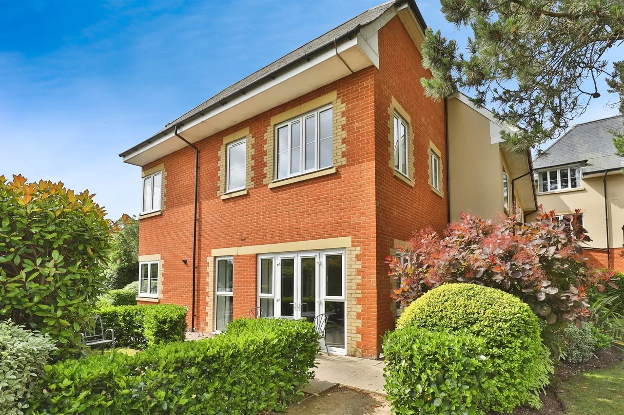 Royal Close, CHRISTCHURCH, photo 11