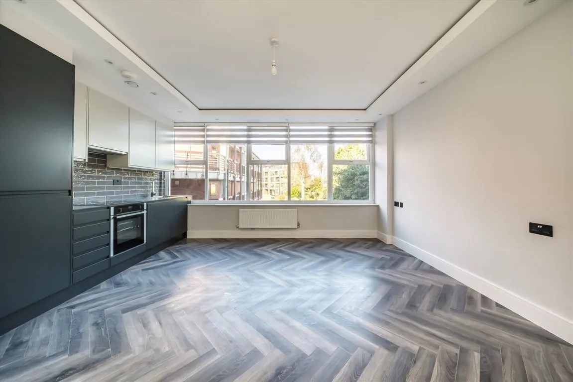 Baker Street, Weybridge, KT13, photo 3