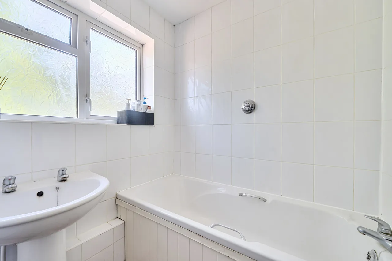 Edinburgh Drive, Ickenham, UB10, photo 9