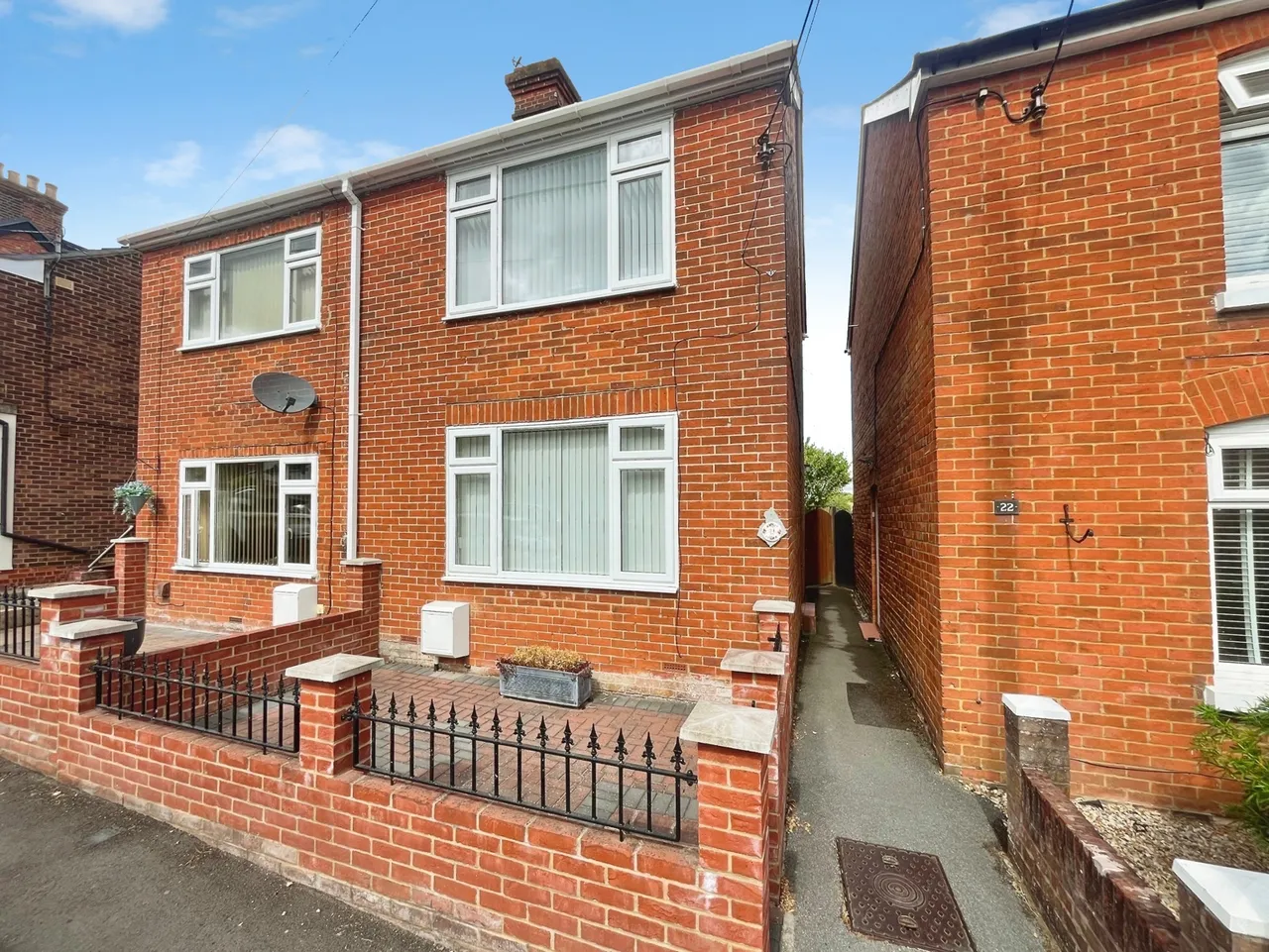 2 bed house for sale — Bullers Road, Farnham, Surrey, GU9 9EP