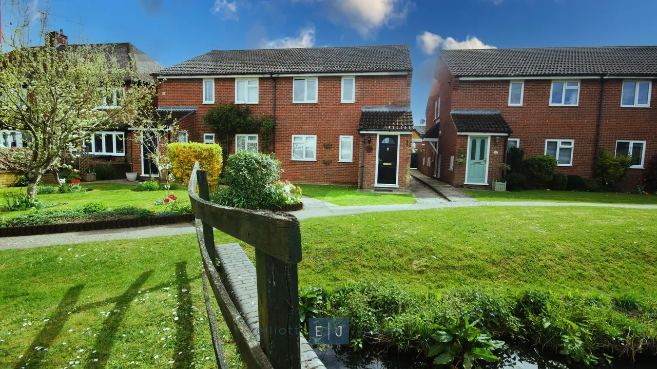 2 bed flat to rent, Weald Hall Lane, Thornwood, CM16
