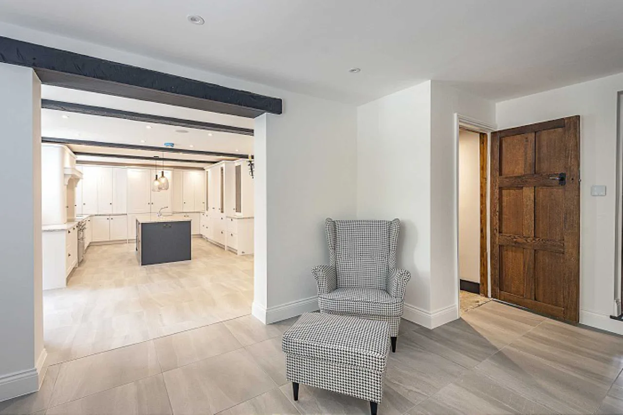 Clamp Hill, Stanmore, Middlesex, HA7 3JQ, photo 9