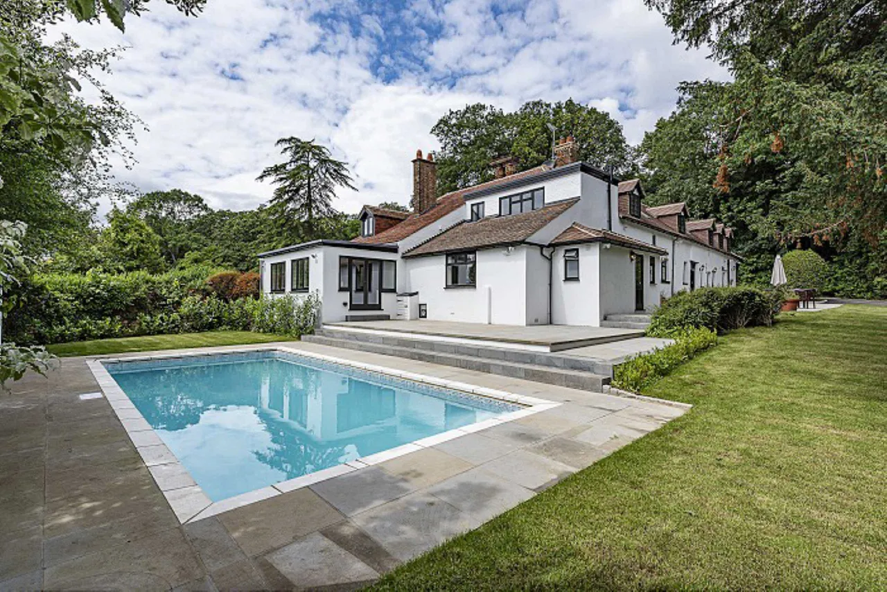 Clamp Hill, Stanmore, Middlesex, HA7 3JQ, photo 2