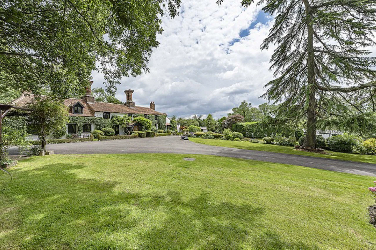 Clamp Hill, Stanmore, Middlesex, HA7 3JQ, photo 3