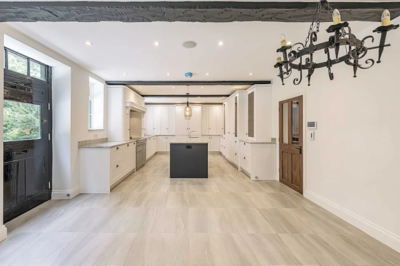 Clamp Hill, Stanmore, Middlesex, HA7 3JQ, photo 4