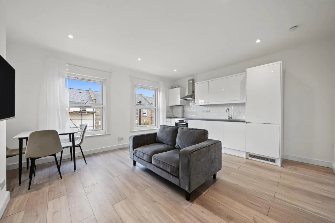 1 bed flat to rent, Loveridge Road, London, NW6
