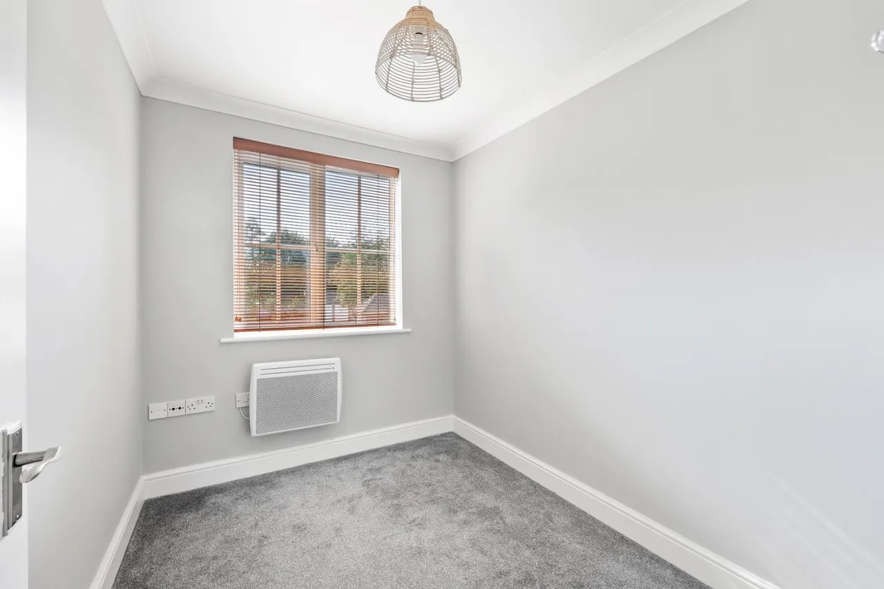 2 bed flat for sale, Addison Court, Epping, CM16