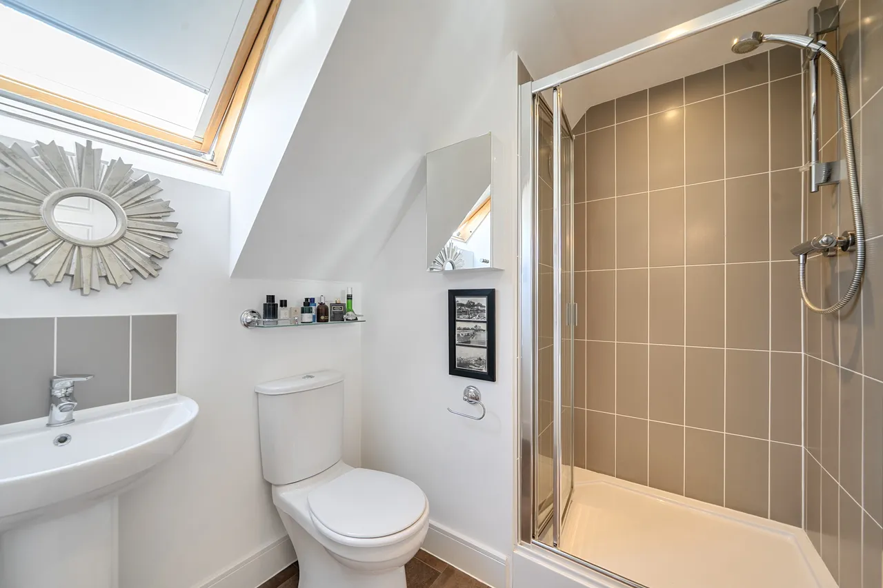 Martindales, Southwater, RH13, photo 9