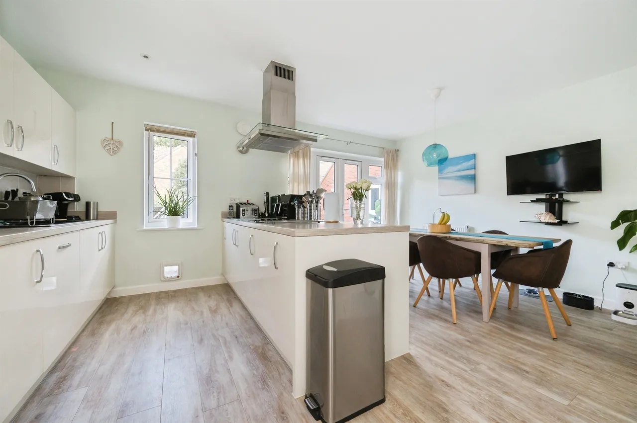 Chiltern Crescent, Fair Oak, SO50, photo 2