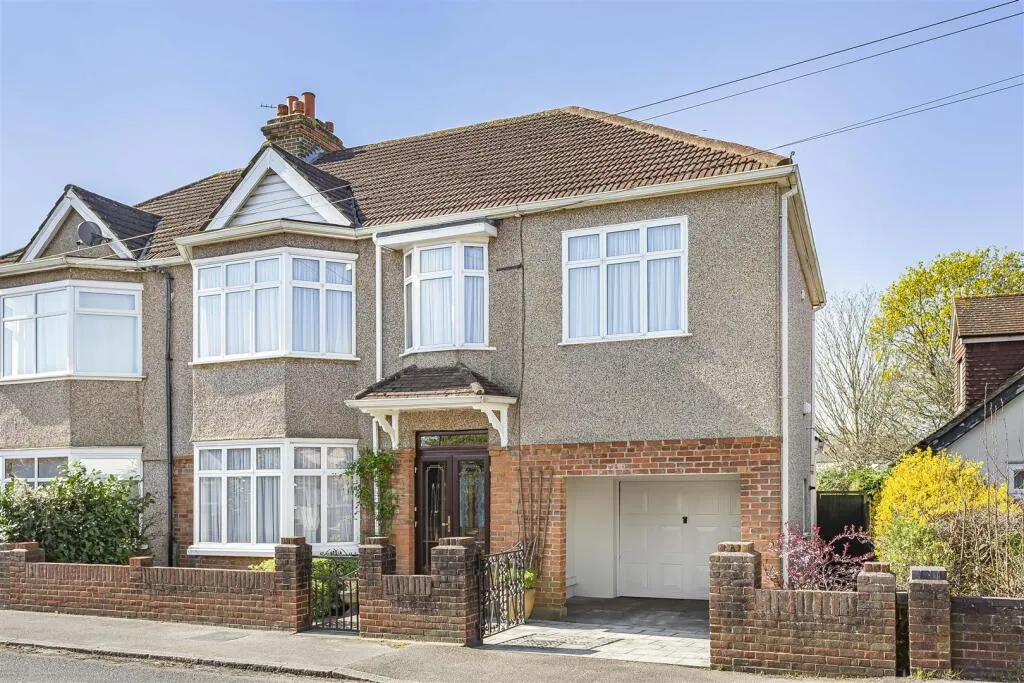 5 bed house for sale, Stanwell Road, Ashford, TW15