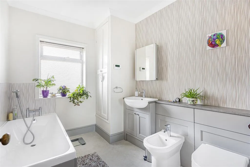 Stanwell Road, Ashford, TW15, photo 14