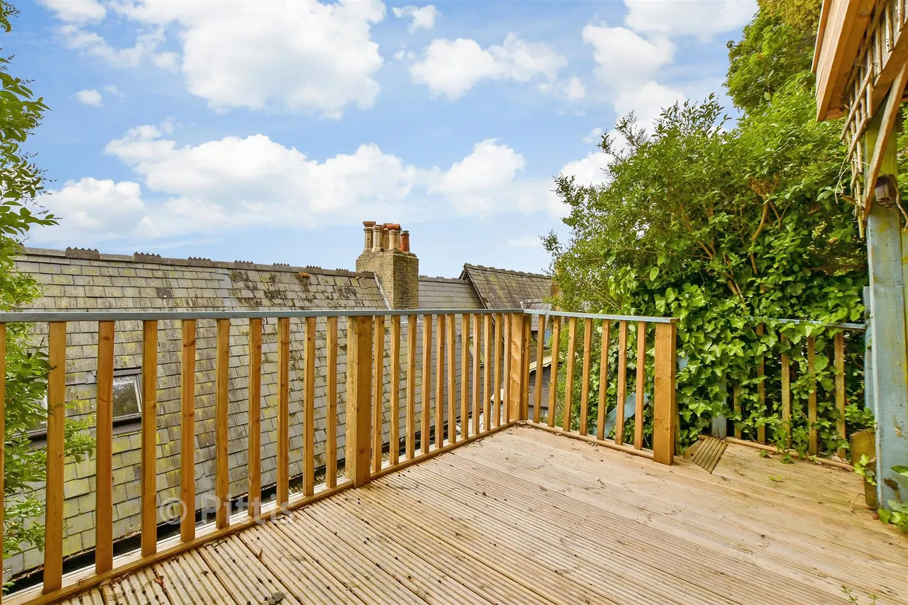 Mitchell Avenue, Ventnor, PO38, photo 8