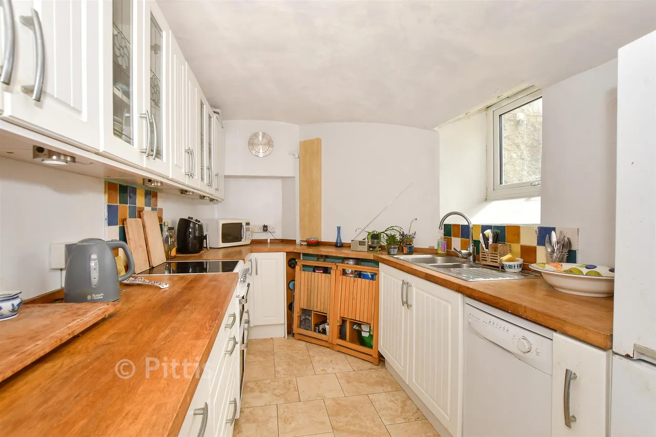 Mitchell Avenue, Ventnor, PO38, photo 4